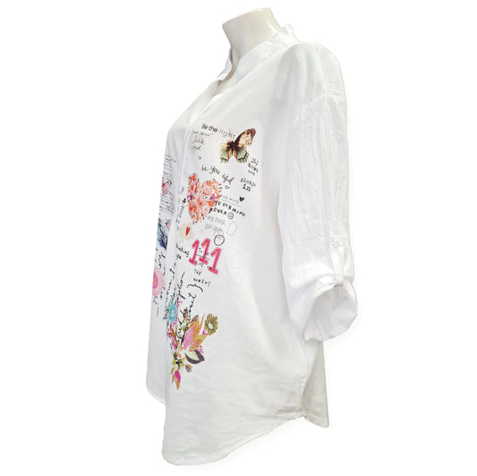 Baumwoll Bluse mit Stehkragen und Krempelärmel in der Farbe weiss mit Printaufdruck Summerfeeling