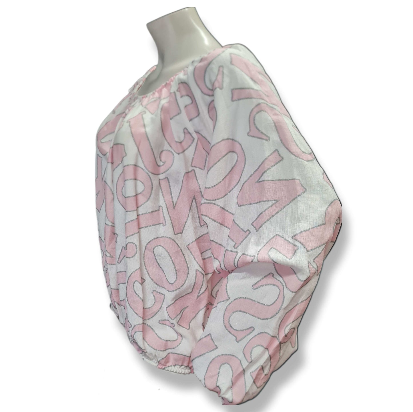 Bluse mit großen Buchstaben Rosa auf weiss gedruckt mit Rundhalsausschnitt