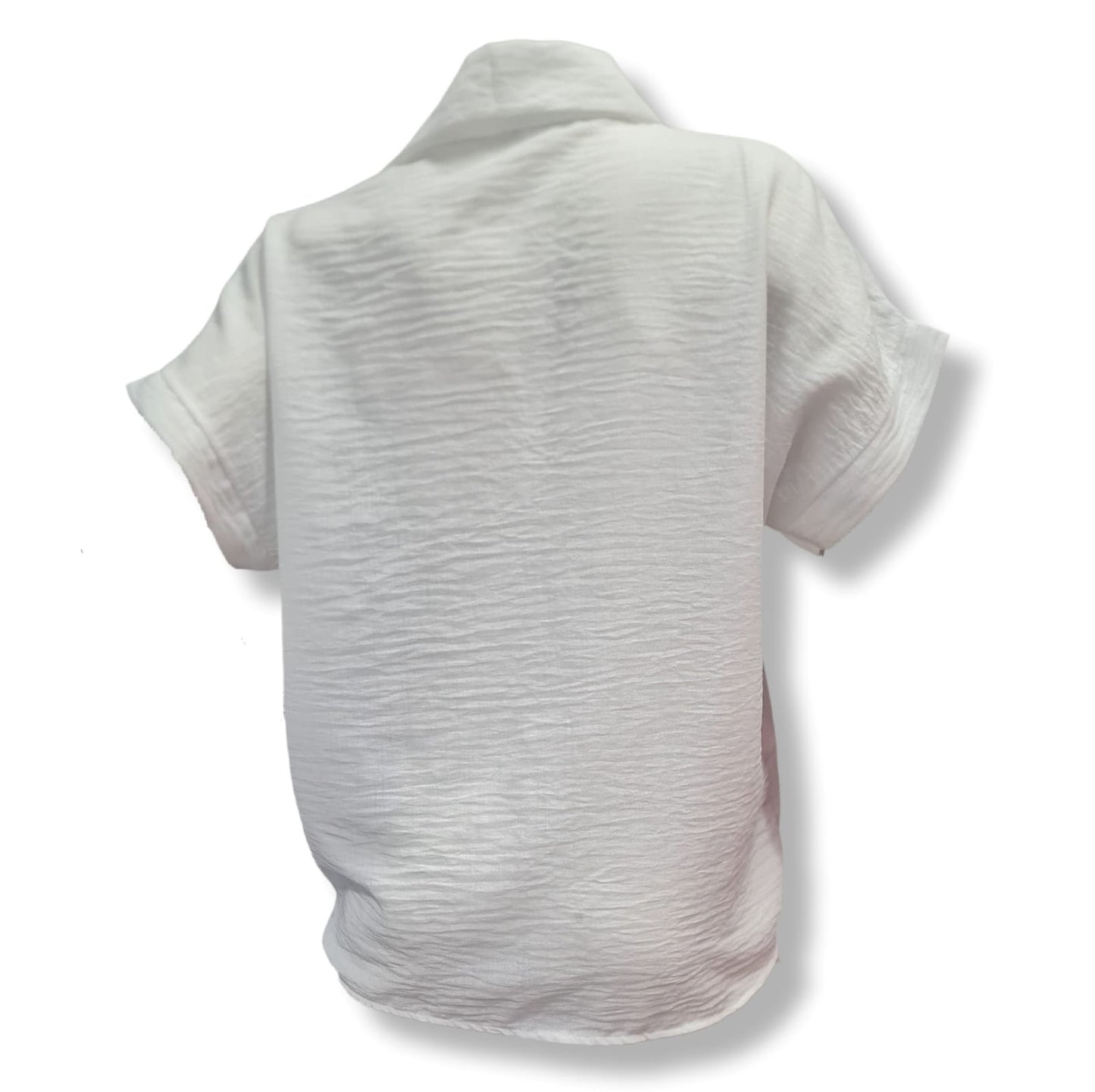 Diese Bluse Sahra ist ein Must-Have für jeden Kleiderschrank! Sie besteht aus einem hochwertigen Materialmix aus 75% Viskose, 20% Leinen und 5% Elasthan, welcher für angenehmen Tragekomfort und eine perfekte Passform sorgt. In Weiß und Schwarz gehalten, ist sie zeitlos und vielseitig kombinierbar. Rückenansicht.