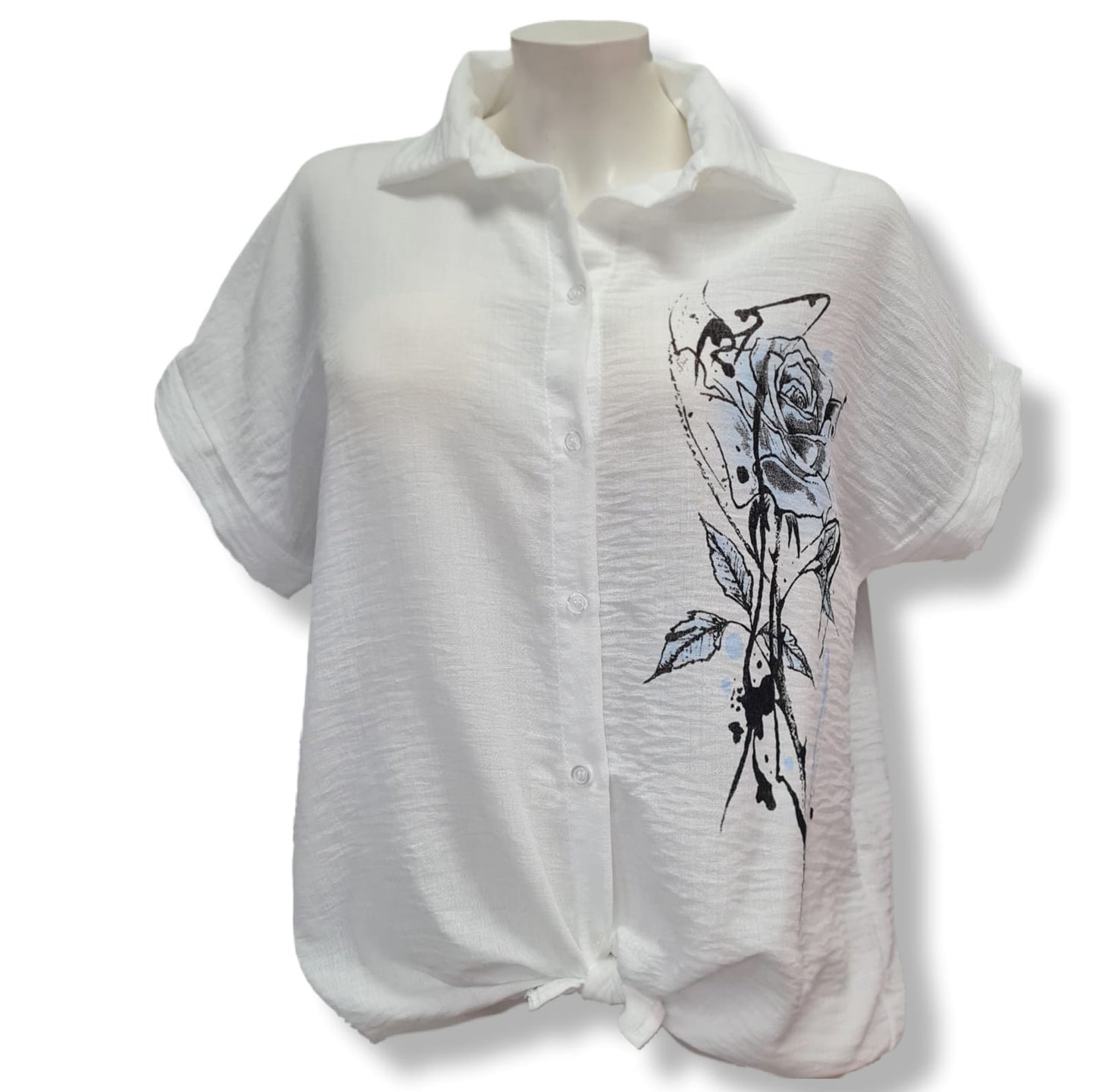Diese Bluse Sahra ist ein Must-Have für jeden Kleiderschrank! Sie besteht aus einem hochwertigen Materialmix aus 75% Viskose, 20% Leinen und 5% Elasthan, welcher für angenehmen Tragekomfort und eine perfekte Passform sorgt. In Weiß und Schwarz gehalten, ist sie zeitlos und vielseitig kombinierbar. Vorderansicht.
