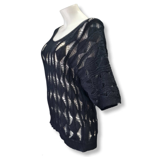 Pullover in Häckelopitk mit Halbarm und V-Ausschnitt in der Farbe Schwarz