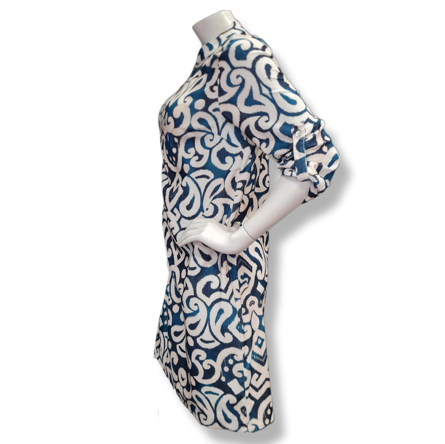 Kleid mit Ornamentdruck in der Farbe Sand/Beige/Blau/Marine mit Reißveschluss und Stehkragen