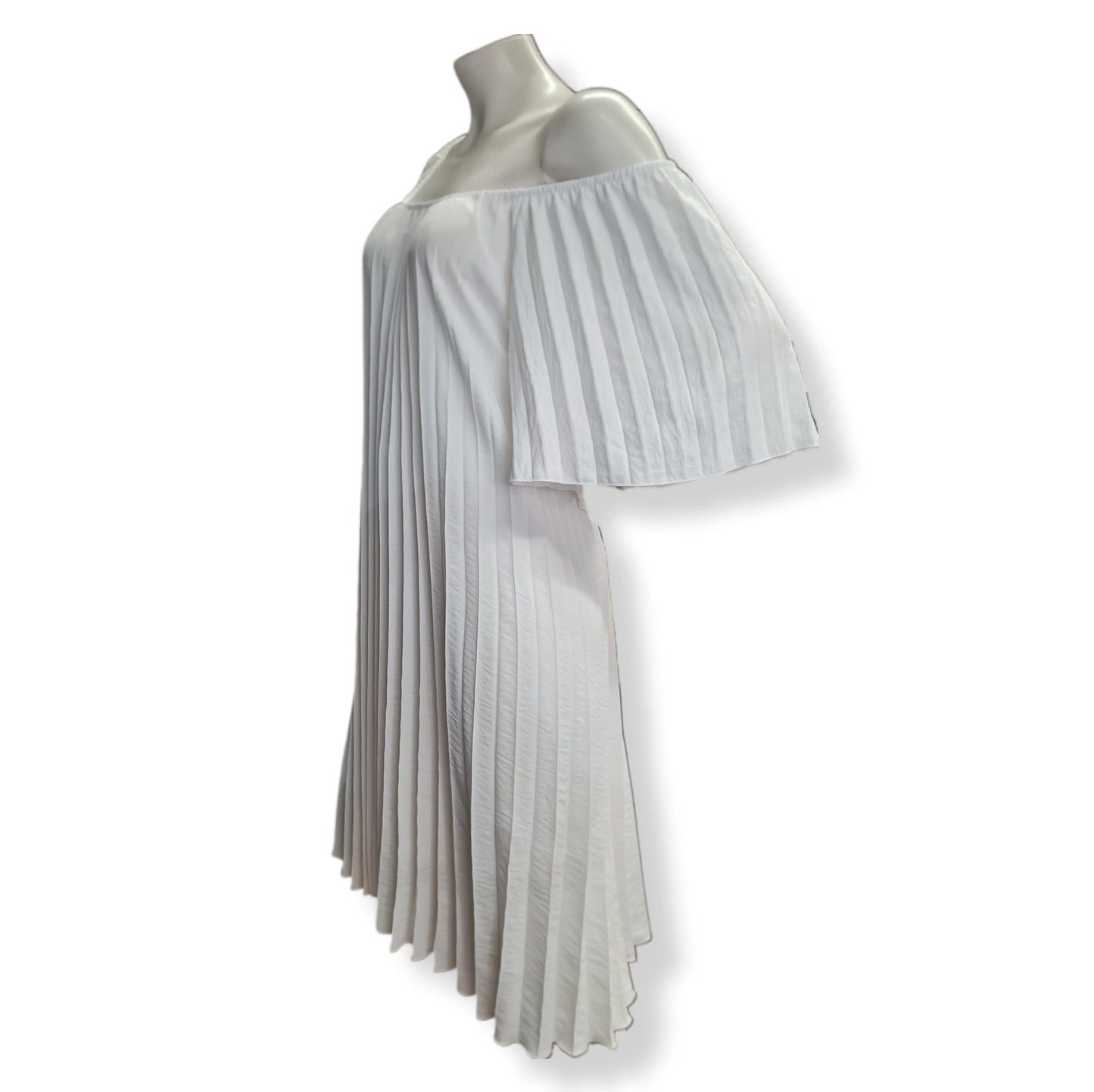 Ein Traum in Weiss. Plisiert mit Rundhals oder Carmen tragbar. Mit Flügelärmel und in Knielänge