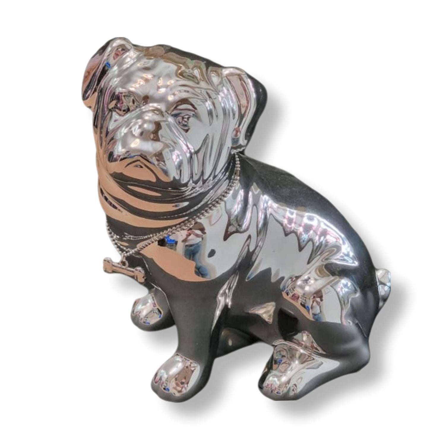 Diese 16cm hohe Mopsfigur aus Keramik ist ein wunderbares Accessoire für jeden Hundeliebhaber. Dank der silbernen Farbe und der schicken Halskette mit Kochen ist sie nicht nur ein Hingucker, sondern auch ein perfektes Geschenk für jeden Anlass. Holen Sie sich jetzt Ihren eigenen Mops nach Hause und lassen Sie sich von seinem Charme verzaubern! Figur Hochglanz Silberfarbig.