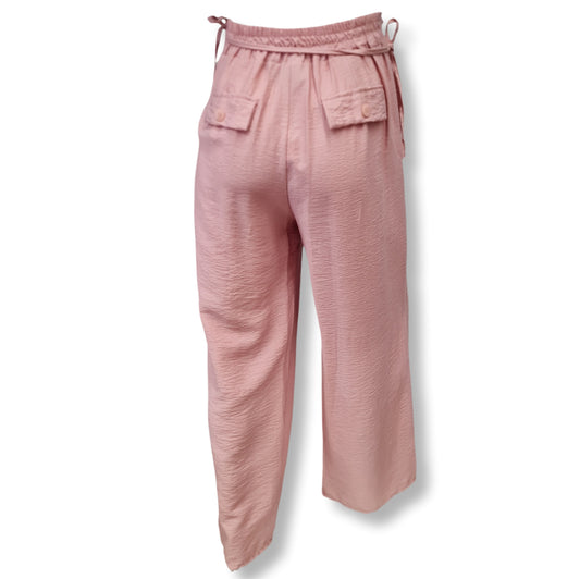 Lässige Hose mit Kummerbund und seitlichen Schnürrungen. Maxilänge in der Farbe Lachs.