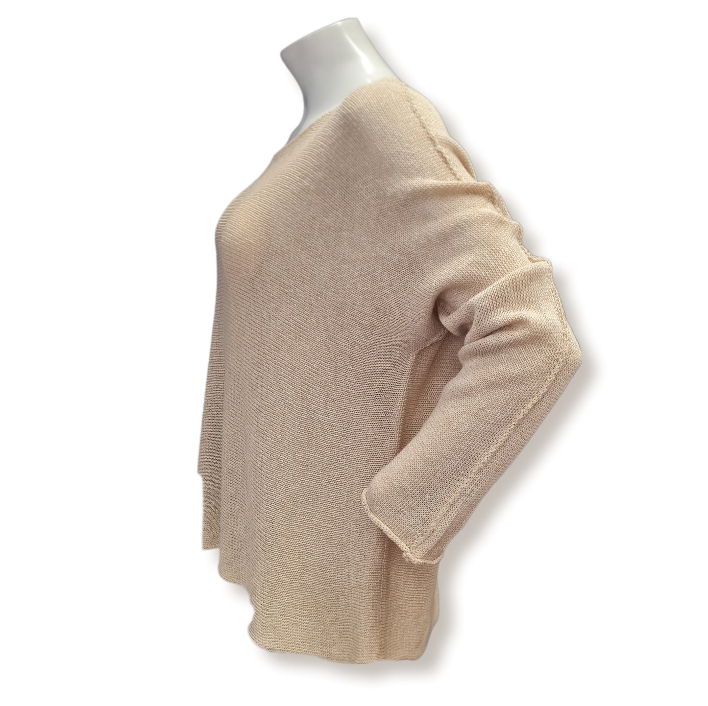 Basic Pullover hergestellt Made in Italy aus 100% Baumwolle.Rundum gestrickt mit Rundhals. In der Farbe Beige in leichten Sommergarn gestrickt.