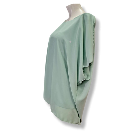 Erleben Sie den ultimativen Tragekomfort mit dem Shirt Sole! Der 2-lagige Stoff in Mint ist aus 50% Polyester, 45% Viskose und 5% Elathan und sorgt für einen lockeren, weiten Schnitt. Genießen Sie dank der hochwertigen Materialien ein entspanntes und stylisches Tragegefühl! Seitenansicht.