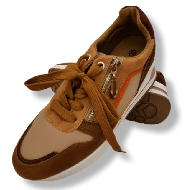 arbmix Braun, Amber,Zimt und Bordeux. Sneaker mit goldenen Zipper und Schnürrung. Absatzhöhe 4 cm.