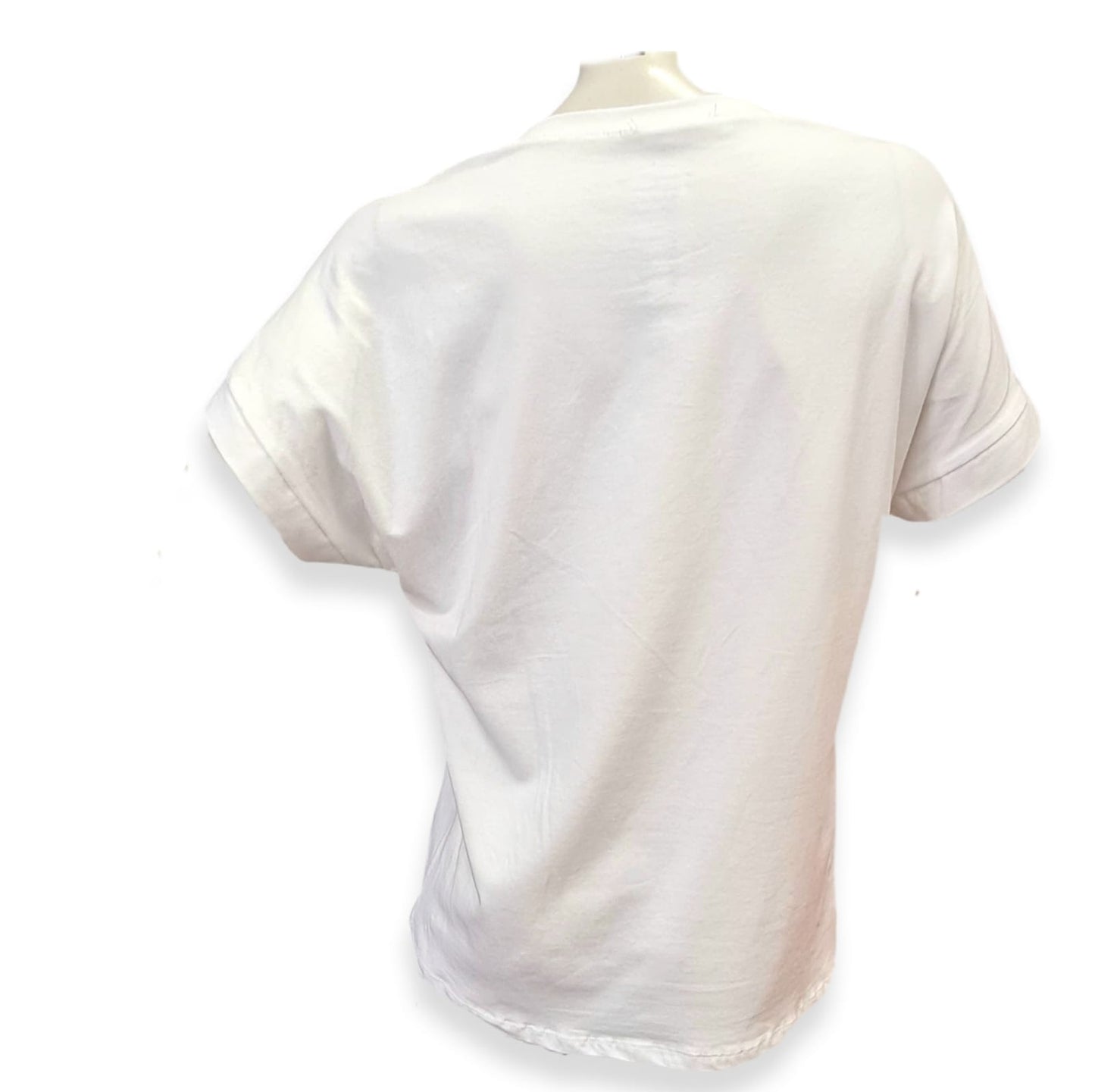 Dieses T-Shirt Limoncello bietet einen sportlichen Schnitt und ist aus 95% Baumwolle und 5% Elastan gefertigt. Der Rundhalsausschnitt sorgt für hohen Tragekomfort. Mit dem frischen Design in Weiß, Gelb und Grün ist es perfekt für den Sommer geeignet. Rückenansicht Weiß.