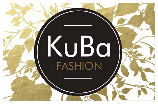 Designkonzept • Weißer Hintergrund mit feinem, goldfarbenem Blattmuster im Hintergrund – subtil, aber edel. • Hauptschriftzug „Fashion LIVE“ in modernem, klaren Grotesk-Font (Schwarz, leicht erhöhtes Tracking). • Untertitel „by KuBa“ in feiner Gold-Kursive für einen luxuriösen Touch. • Dünner, goldfarbener Rahmen um das Rechteck für mehr Präsenz.