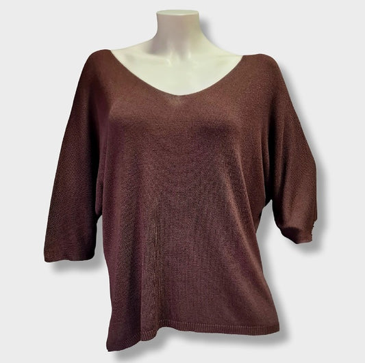 Strickpulli mit V-Ausschnitt und 3/Arme. Klassicher Bundabschluss. Trendfrabe Braun. 