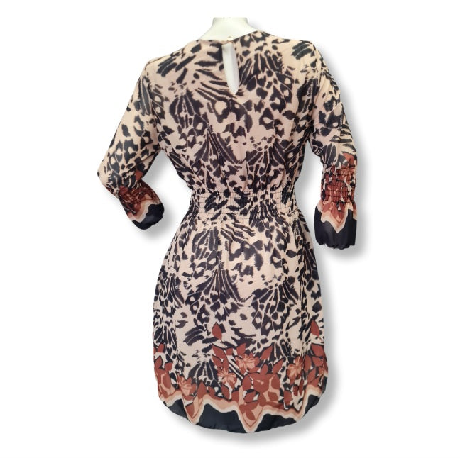Vestito Choco-Nero, Kleid mit floralem Muster, braunes Kleid Damen, KuBa Fashion Bad Kötzting, Modegeschäft Cham, Herbstkleid Damen 2025, Boho-Chic Kleid, Damenkleid elegant bequem, Kleid mit Bordüre, Kleid Braun Beige