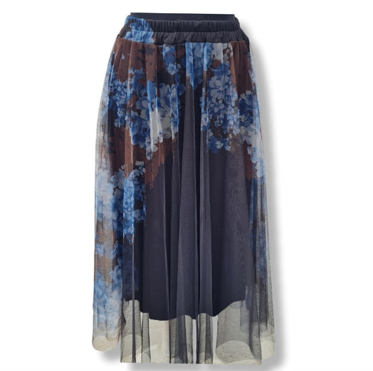 Rock in Scharzen ViscoseStoff mit Blumendruck in Braun und Blau. Mit Innenfutter und auf Gummizug. 