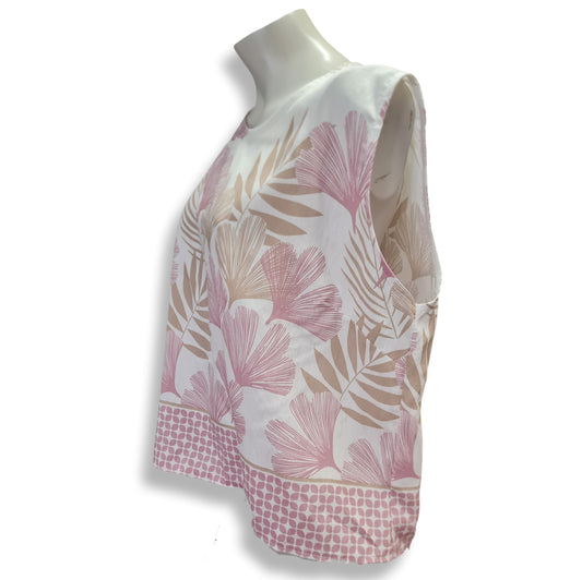 Ein Top in Leinenstruktur. In der Farbe Weiss, Rose, Beige mit einen Großdruck von Ginkoblättern. Mit Abschlussdruckbordürre. 