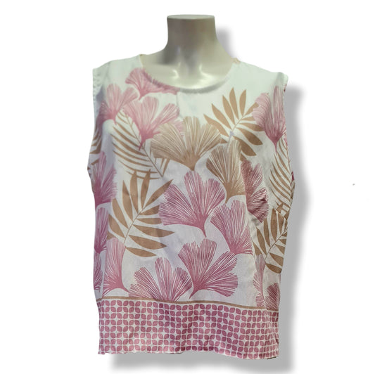 Ein Top in Leinenstruktur. In der Farbe Weiss, Rose, Beige mit einen Großdruck von Ginkoblättern. Mit Abschlussdruckbordürre. 